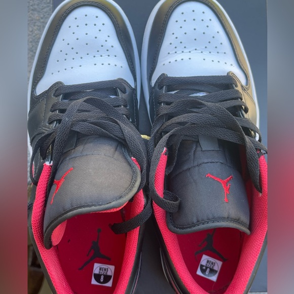 Air Jordan 1 Low - Picture 2 of 8